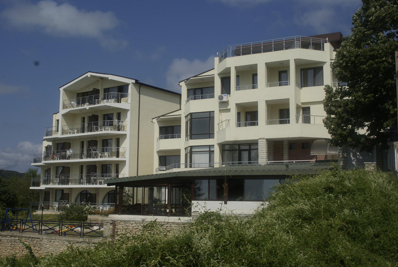 Family Hotel Venera Каварна Экстерьер фото