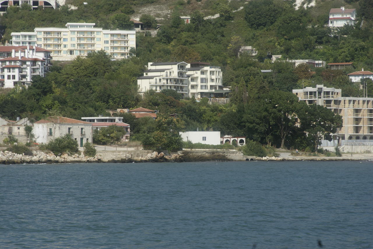 Family Hotel Venera Каварна Экстерьер фото